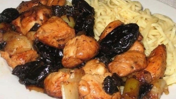 Курица с черносливом на сковородке Курица с черносливом на сковородке
