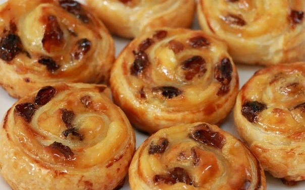 Французские булочки с изюмом Французские булочки с изюмом