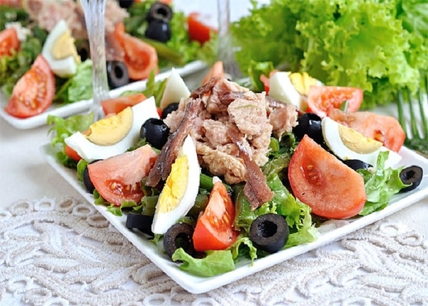 Салат Нисуаз с курицей Салат Нисуаз с курицей