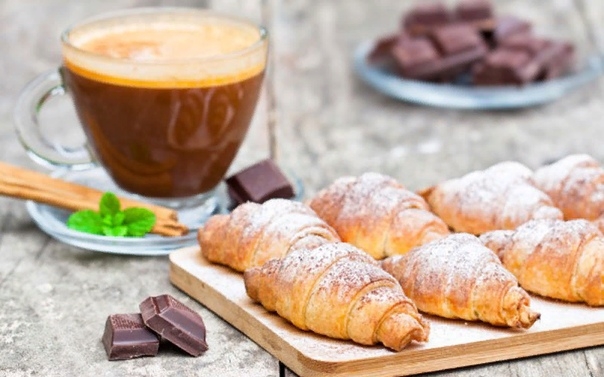 Круассаны с шоколадной начинкой Круассаны с шоколадной начинкой