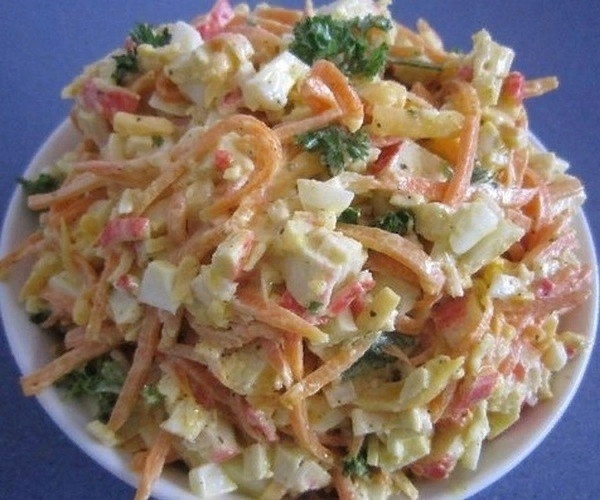 Салатик "Объедение" с морковью, сыром и крабовыми палочками Салатик "Объедение" с морковью, сыром и крабовыми палочками