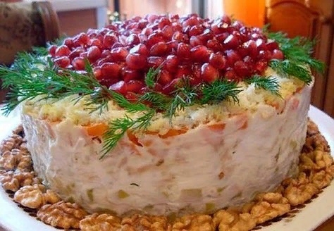 Вкуснейший слоеный салат &laquo;Красная шапочка&raquo;