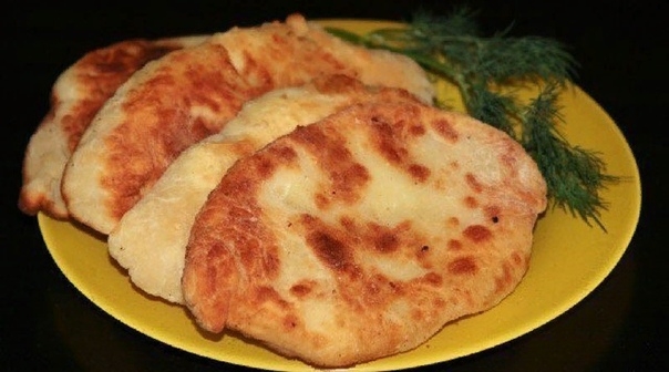 Лепешки-пирожки с картошкой и сыром.