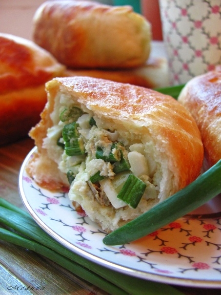 Пирожки с луком и яйцом, просто и вкусно! Пирожки с луком и яйцом, просто и вкусно!