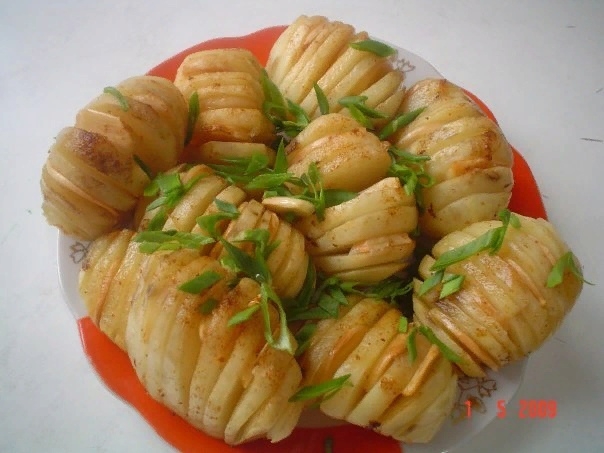 Простая но вкусная картошечка в духовке Простая но вкусная картошечка в духовке