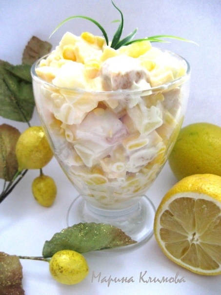 Салат с индейкой, ананасами, кукурузой и сыром Салат с индейкой, ананасами, кукурузой и сыром