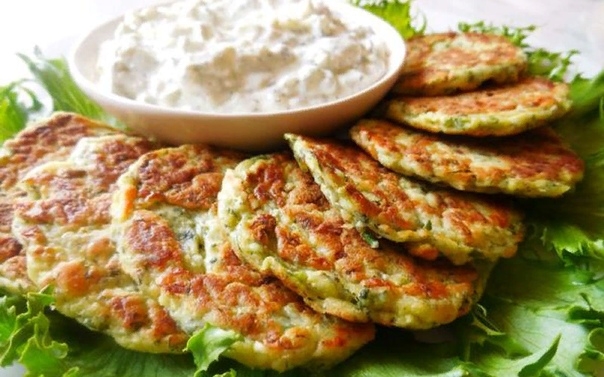 Кабачковые оладьи по-турецки, с зеленью и сыром. Кабачковые оладьи по-турецки, с зеленью и сыром.