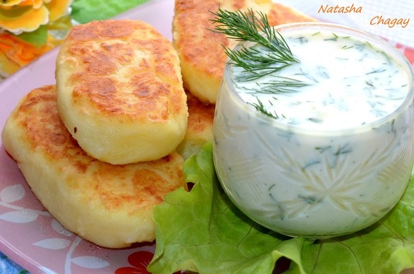 Картофельные котлеты с молочным соусом Картофельные котлеты с молочным соусом