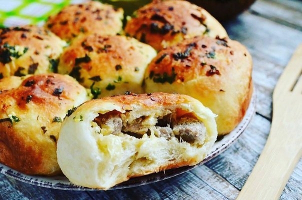 Сырные булочки с мясной начинкой Сырные булочки с мясной начинкой