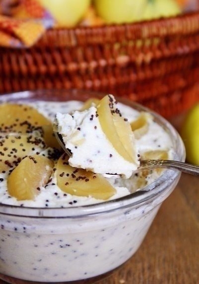 Творожная запеканка с яблоком и маком!