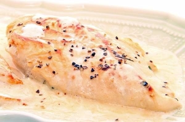КУРИНЫЕ ГРУДКИ В СМЕТАННОМ СОУСЕ