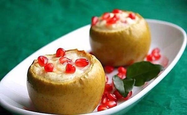 Печеные яблоки с творогом и гранатом