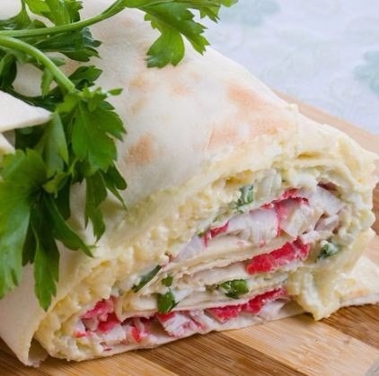 Рулет в лаваше с крабовыми палочками