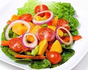 Салат с манго