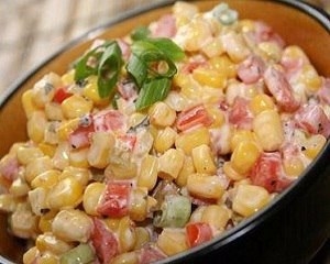Салат с кукурузой и помидорами