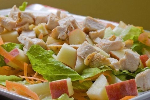 Салат с курицей и огурцом