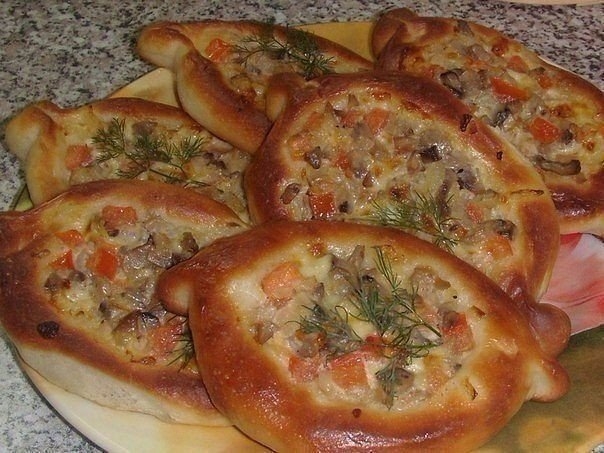 Пирожки-лодочки с сырно-грибной начинкой! Пирожки-лодочки с сырно-грибной начинкой!
