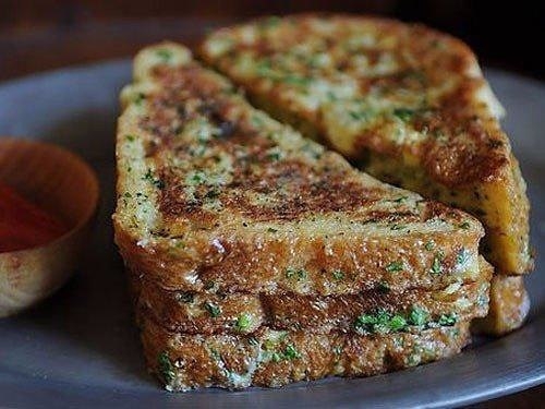 Тосты с зеленым луком и кинзой Тосты с зеленым луком и кинзой