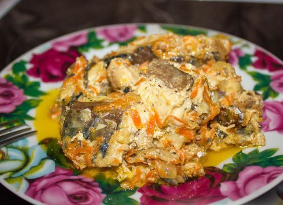 Скумбрия с овощами в сметанном соусе Скумбрия с овощами в сметанном соусе