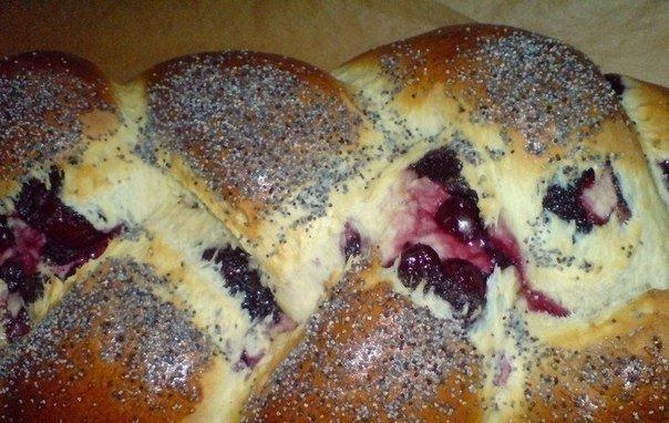 ПЛЕТЁНКА С МАКОВО-ВИШНЁВОЙ НАЧИНКОЙ ПЛЕТЁНКА С МАКОВО-ВИШНЁВОЙ НАЧИНКОЙ