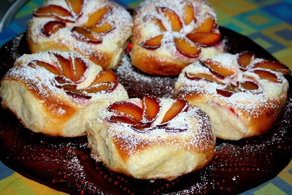 ВАТРУШКИ С ТВОРОГОМ И СЛИВАМИ (ЯБЛОКАМИ,ЯГОДАМИ) ВАТРУШКИ С ТВОРОГОМ И СЛИВАМИ (ЯБЛОКАМИ,ЯГОДАМИ)