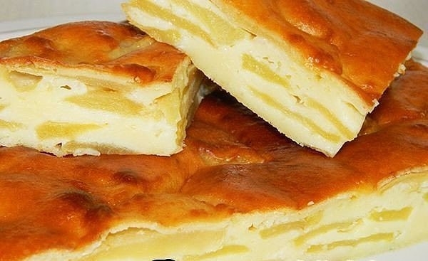 ШАРЛОТКА С ЯБЛОКАМИ НА СМЕТАНЕ