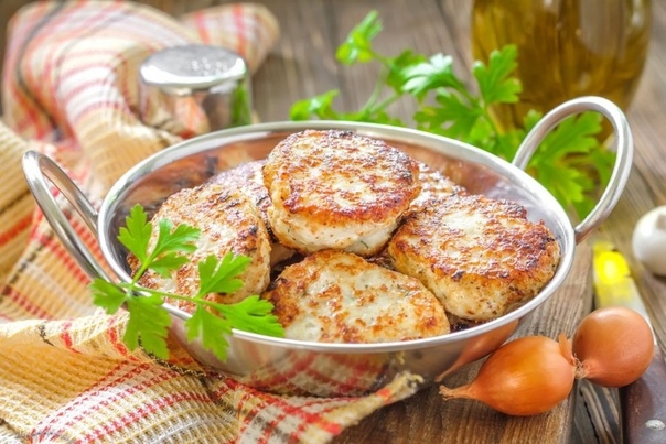 Нежнейшие котлетки из рыбы с рисом. Нежнейшие котлетки из рыбы с рисом.