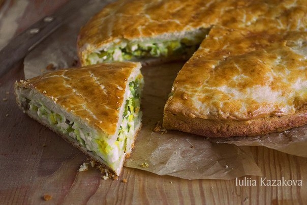 Вкусный пирог с зелёным луком и яйцами. Вкусный пирог с зелёным луком и яйцами.