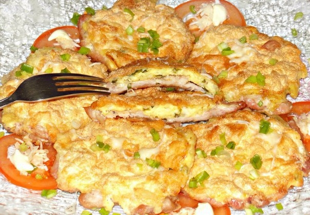 Нежное, сочное, очень вкусное куриное филе под яркой золотистой сырно-яичной "шапкой" Нежное, сочное, очень вкусное куриное филе под яркой золотистой сырно-яичной "шапкой"