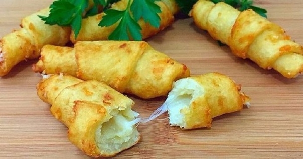 АППЕТИТНЫЕ И АРОМАТНЫЕ, С РУМЯНОЙ ХРУСТЯЩЕЙ КОРОЧКОЙ КАРТОФЕЛЬНЫЕ РОГАЛИКИ
