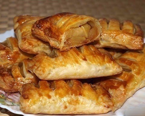 СОЧНЫЕ СЛОЙКИ С ЯБЛОКАМИ