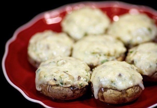 Шампиньоны с курицей и сыром! Невероятно вкусно! Шампиньоны с курицей и сыром! Невероятно вкусно!