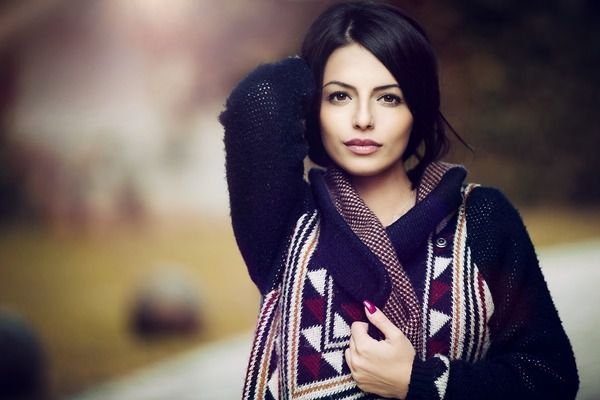 Мне 27 лет и я живу одновременно с тремя мужчинами. И я собираюсь рассказать как это. Мне 27 лет и я живу одновременно с тремя мужчинами. И я собираюсь рассказать как это.