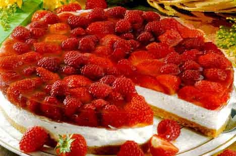 КЛУБНИЧНО - МАЛИНОВЫЙ ТОРТ С КОКОСОВЫМ КРЕМОМ КЛУБНИЧНО - МАЛИНОВЫЙ ТОРТ С КОКОСОВЫМ КРЕМОМ