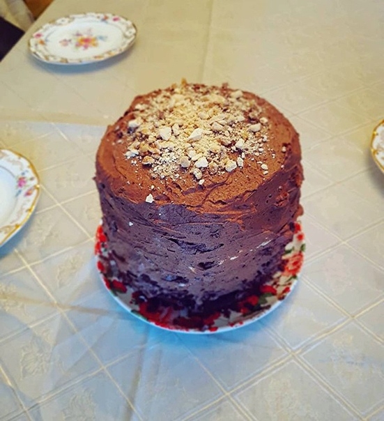 Шоколалный торт с безе и грецким орехом Шоколалный торт с безе и грецким орехом