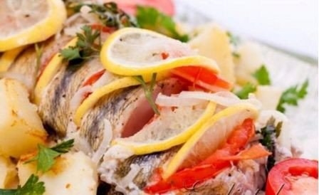 Фаршированный карп с помидорами и грибами (Праздничный стол)