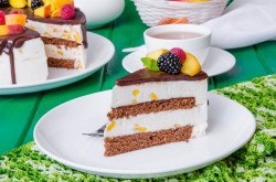 ТОРТ С ШОКОЛАДНЫМИ ПОДТЕКАМИ И ФРУКТАМИ ТОРТ С ШОКОЛАДНЫМИ ПОДТЕКАМИ И ФРУКТАМИ