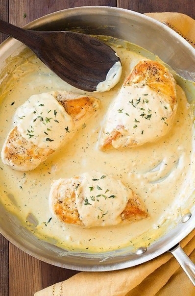 Куриные грудки под горчично-сметанным соусом. Куриные грудки под горчично-сметанным соусом.