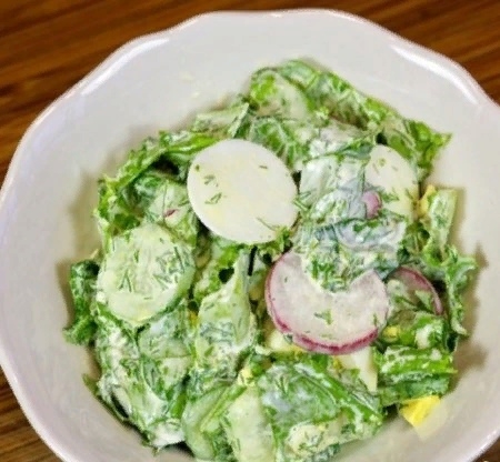 Салат с редиской и яйцом
