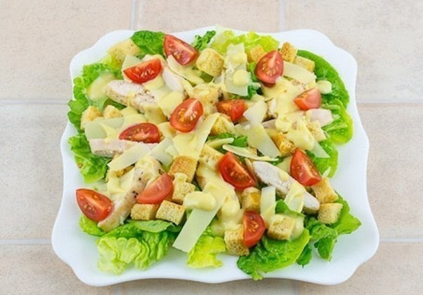 Салат «Цезарь» с курицей Салат «Цезарь» с курицей