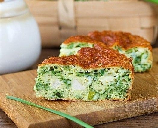 Нежный пирог с зеленым луком, курицей и сырной корочкой. Безумно вкусно!