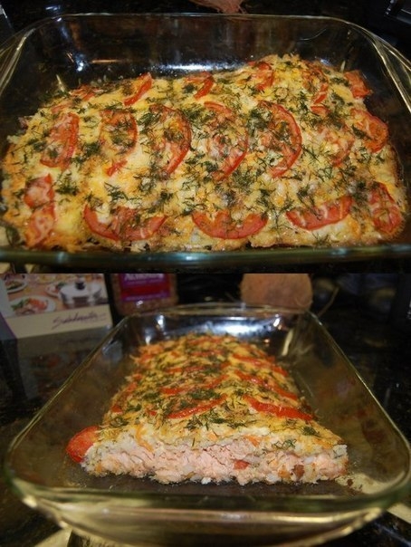 Запеченная красная рыба с рисом, сыром и овощами