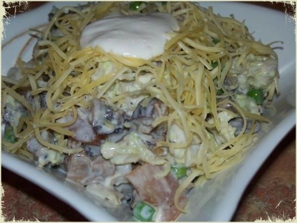 Салат с печеными шампиньонами и куриной грудкой Салат с печеными шампиньонами и куриной грудкой