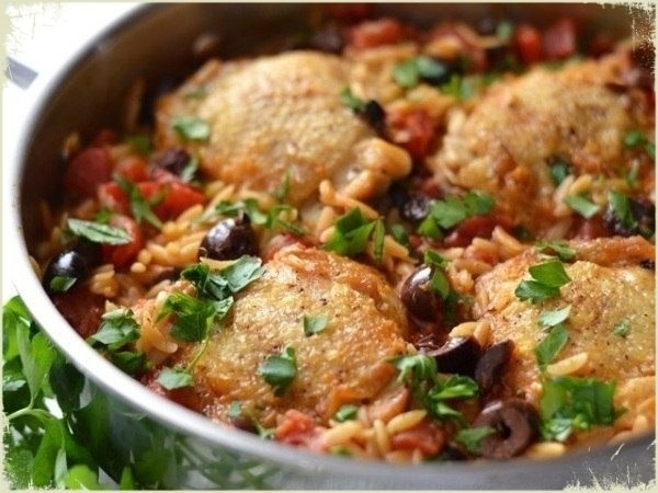 ЗАПЕКАЕМ КУРИНЫЕ БЕДРЫШКИ С РИСОМ В ДУХОВКЕ ЗАПЕКАЕМ КУРИНЫЕ БЕДРЫШКИ С РИСОМ В ДУХОВКЕ