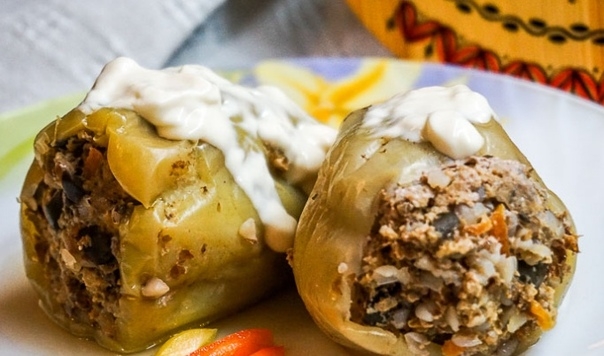 Перец, фаршированный мясом, овощами и гречкой по-кубански Перец, фаршированный мясом, овощами и гречкой по-кубански