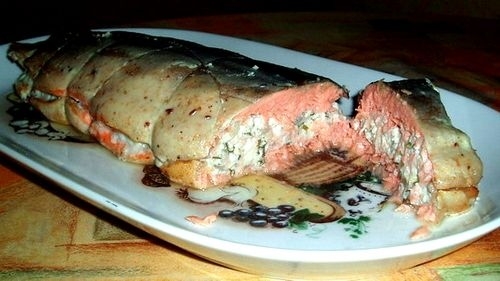 Горбуша, фаршированная сыром и грибами Горбуша, фаршированная сыром и грибами
