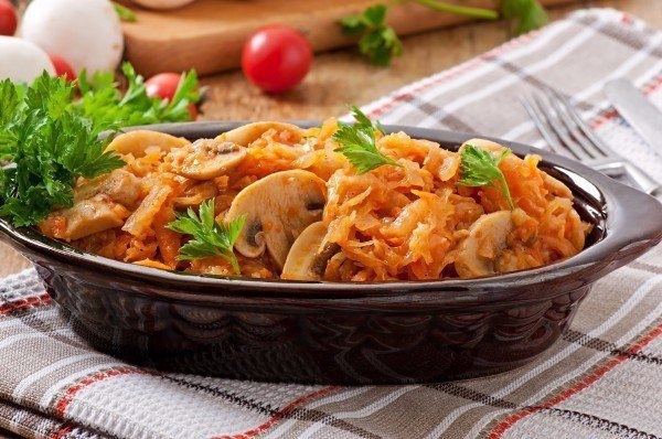 Тушеная капуста с грибами и сладким перцем