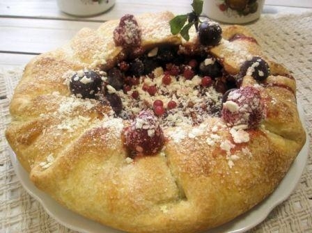 Ягодный пирог с орехами Ягодный пирог с орехами