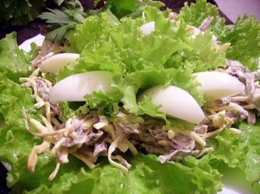 Салат с сердцем, яйцом и огурцами