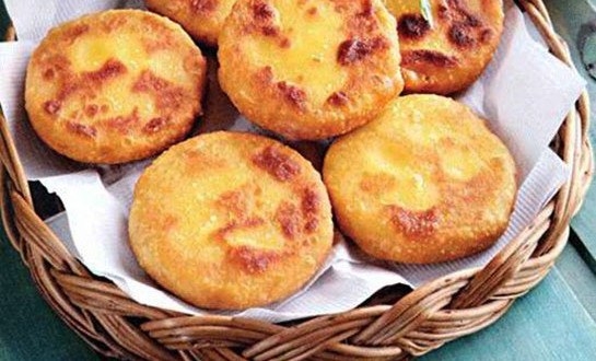 Мчади из кукурузной муки. Грузинская кухня Мчади из кукурузной муки. Грузинская кухня